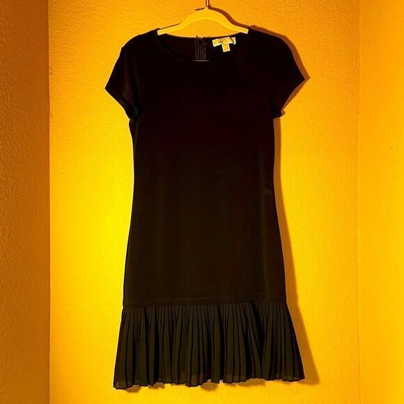 Michael KORS Fit & Flare A-line Pleat Bottom Short Sleeve Mini Black Dress S/P - Picture 10 of 14